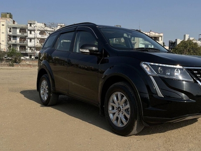 Mahindra XUV500 W7 AT