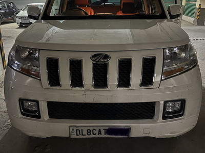 Mahindra TUV300 T8 AMT mHAWK100