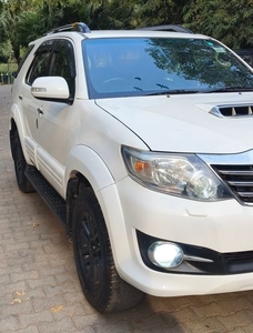 2015 Toyota Fortuner 4x2 AT