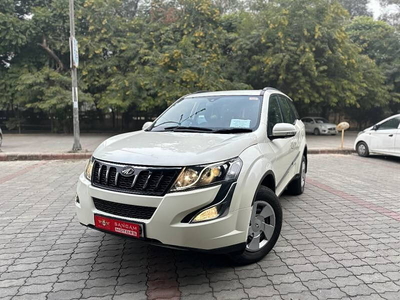 Mahindra XUV500 W6