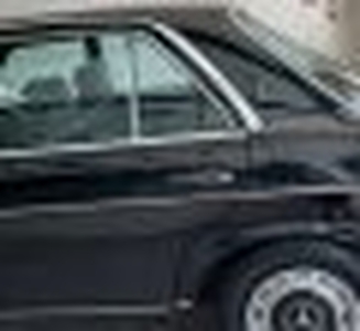1991 Mercedes-Benz 200 W123 L4 2.0 Manual Hitam -