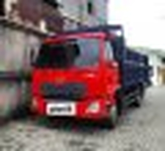 2022 UD Truck Kuzer Merah -