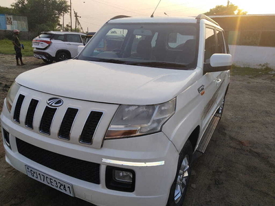 Mahindra TUV300 T8 mHAWK100