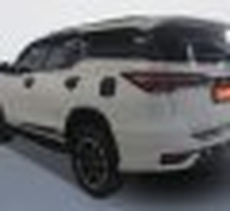 2022 Toyota Fortuner Putih -