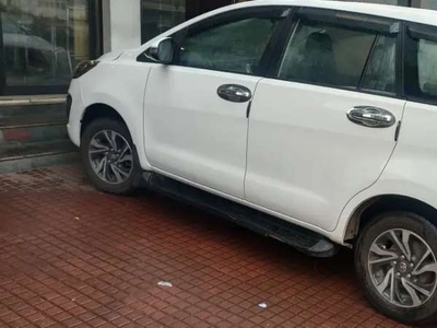 Innova Crysta - Diesel GX - 1 st Owner - New tyres - IL kms service