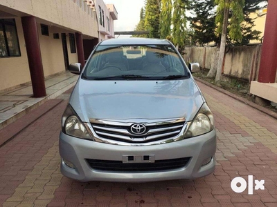 Toyota Innova 2.5 V 7 STR, 2010, Diesel