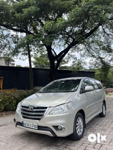 Toyota Innova 2.5 V 7 STR, 2013, Diesel