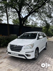 Toyota Innova 2.5 V 7 STR, 2016, Diesel