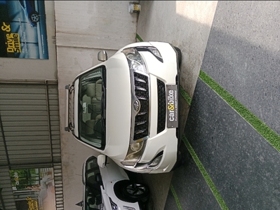 2016 Mahindra XUV500 W10 FWD AT