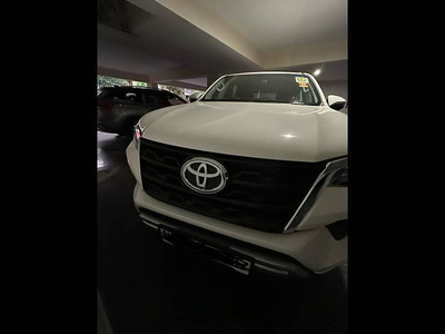 Toyota Fortuner 4X2 AT 2.7 Petrol