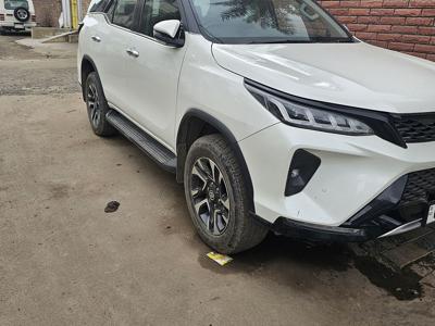 Toyota Fortuner Legender 4X2 AT 2.8 Legender