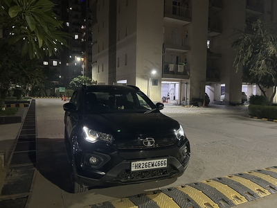 Tata Nexon XZ Plus (Premium) Dark Edition