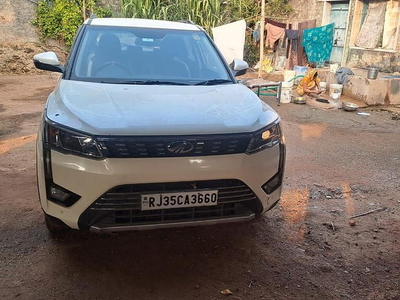 Mahindra XUV300 1.5 W8 AMT [2019-2020]