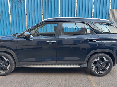 Hyundai Alcazar Platinum (O) 6 STR 2.0 Petrol AT
