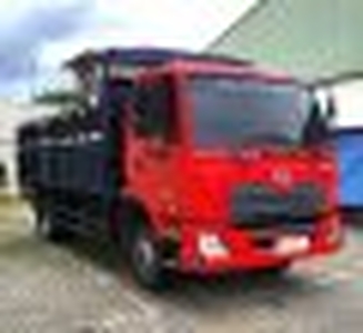 2022 UD Truck Kuzer Merah -