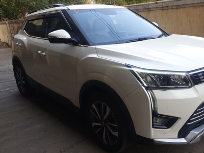 Mahindra XUV300 W8 (O) 1.5 Diesel AMT Dual Tone [2021]