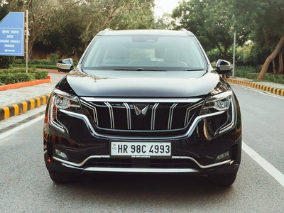 Mahindra XUV700 AX 7 Petrol AT 7 STR [2021]