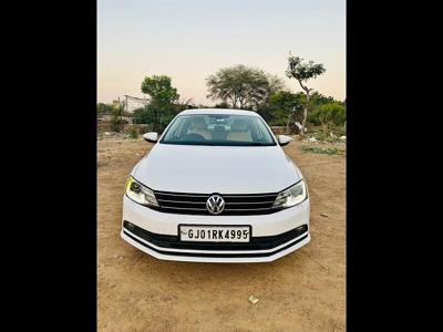 Used 2015 Volkswagen Jetta Highline TDI AT for sale at Rs. 9,50,000 in Ahmedab