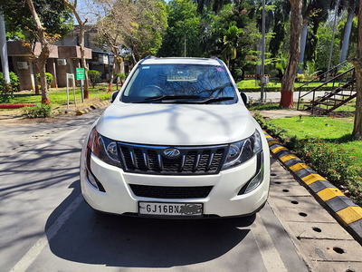 Mahindra XUV500 W10 AT