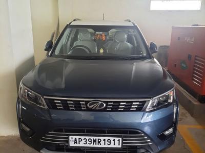 Mahindra XUV300 W8(O) 1.2 Petrol Dual Tone [2020]