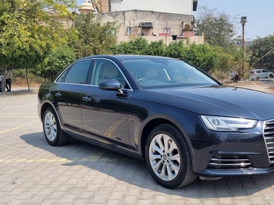 Audi A4 30 TFSI Premium Plus