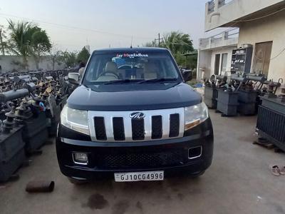 Mahindra TUV300 T4