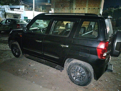 Mahindra TUV300 T10