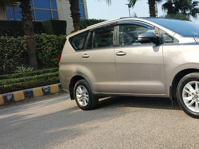 Toyota Innova Crysta 2.4 G MT