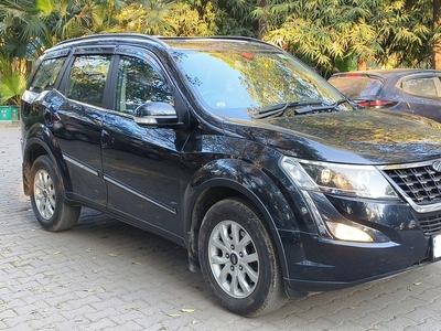 Mahindra XUV500 W9