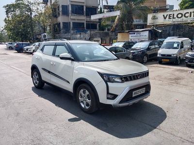 Mahindra XUV300 W6 1.2 Petrol AMT [2021]