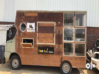 Food Truck with all kitchen equipments