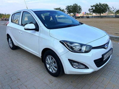 Used 2014 Hyundai i20 [2012-2014] Sportz 1.4 CRDI for sale at Rs. 4,15,000 in Ahmedab