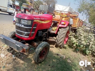 Mahindra tractor YUVO575DI