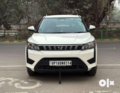 Mahindra XUV300 1.2 W6 AMT Petrol, 2023, Petrol