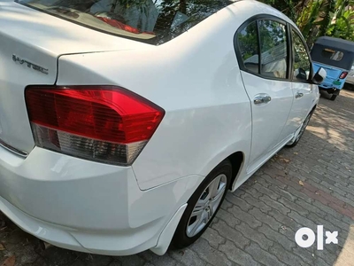 White Honda City 2009 Petrol Well Maintained is Ready for Sale