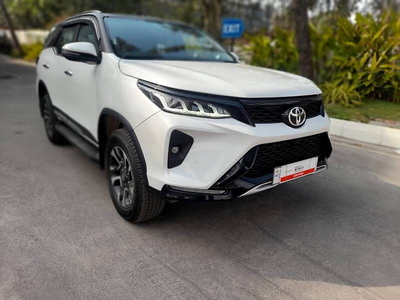 Toyota Fortuner Legender 4X2 AT 2.8 Legender