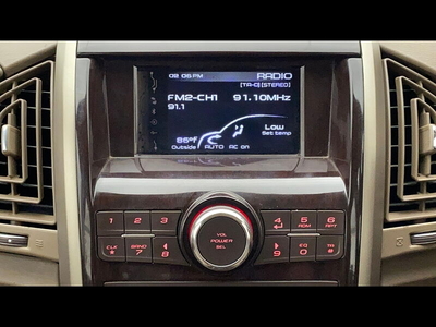 Mahindra XUV500 W6