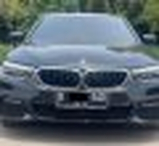 2020 BMW 5 Series 530i Hitam -