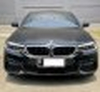 2020 BMW 5 Series 530i M Sport Hitam -