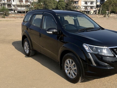 Mahindra XUV500 W7 AT