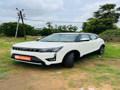 Mahindra XUV300 W8 AMT Option Diesel Dual Tone