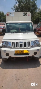 Bolero maxi truck Cng vehicle open body Reg no Delhi