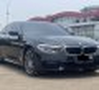 2020 BMW 5 Series 530i Hitam -