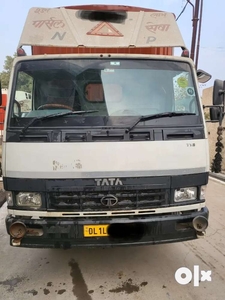 Tata 712 Deisel vehicle 17ft closed body Model 2020 Reg no Delhi