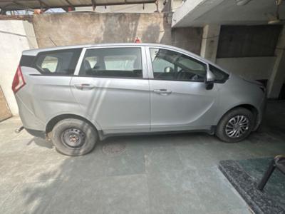 Mahindra Marazzo M4