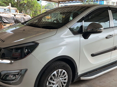 Mahindra Marazzo M2 8 STR