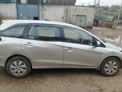 Used 2014 Honda Mobilio V (O) Petrol for sale at Rs. 3,25,000 in Delhi
