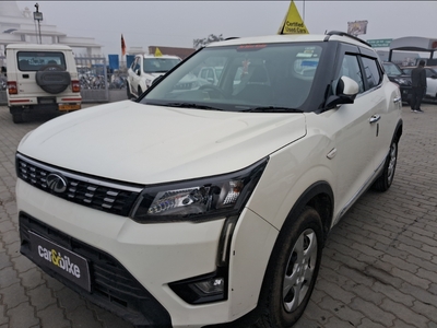 2021 Mahindra XUV300 W6 Petrol