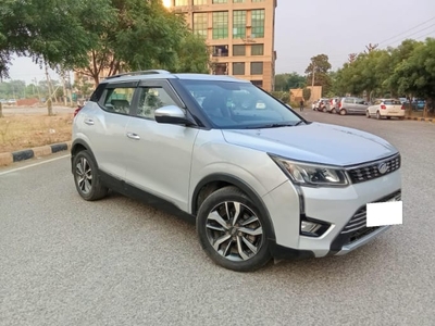 Mahindra XUV300 W8 Opt