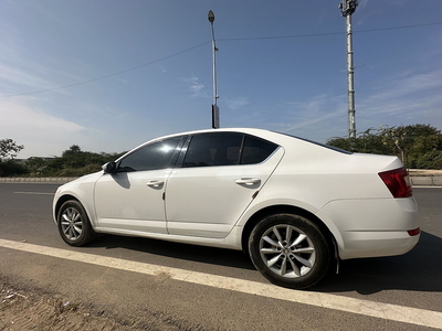 Used 2016 Skoda Octavia [2015-2017] 2.0 TDI CR Style Plus AT for sale at Rs. 10,50,000 in Ahmedab